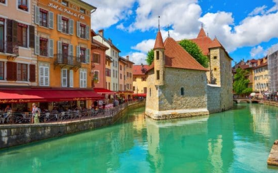 Offrez-vous un séjour à Annecy dans le plus beau des écrins.